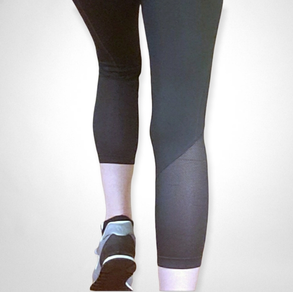 'Nike Dri-Fit Crop Mesh Leggings - Black - XS - Picture 6 of 11